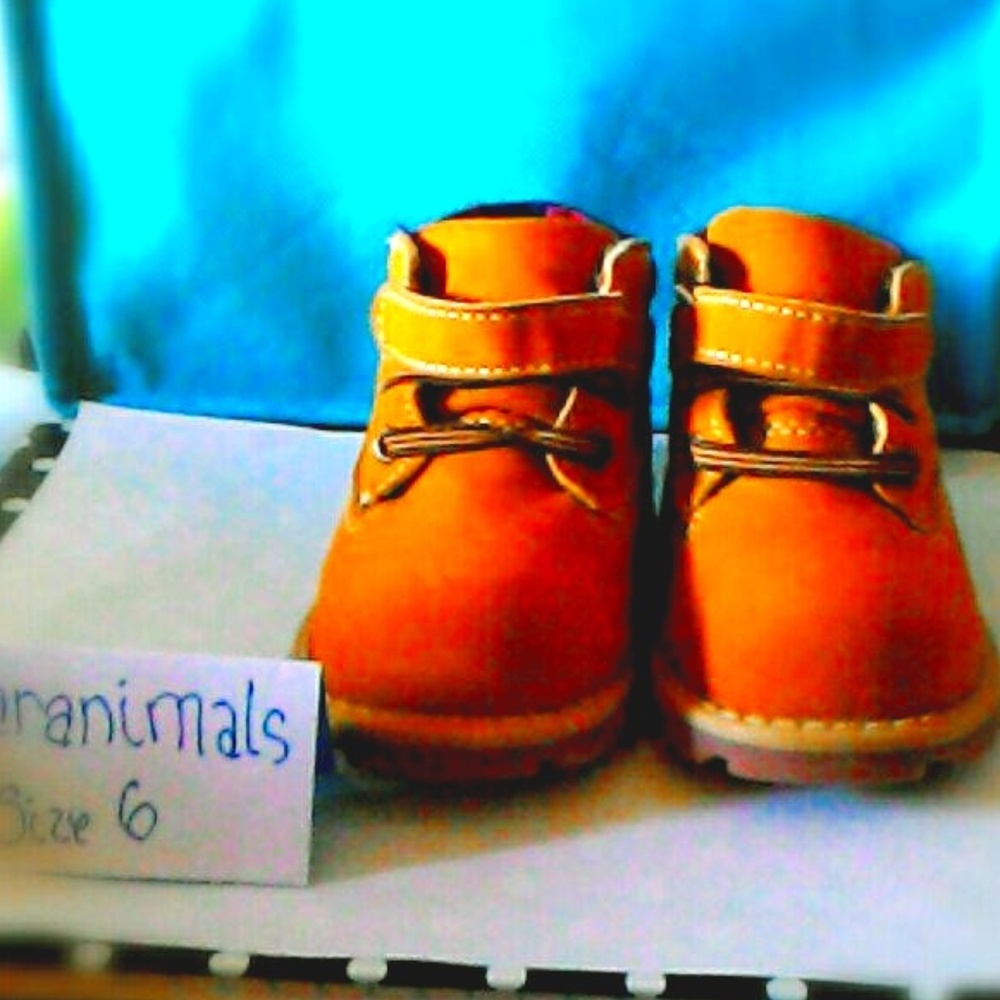 Garanimals size 6 boys tan boots